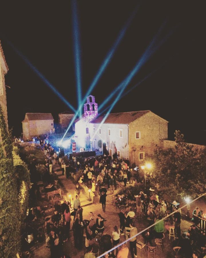 Freedom Hostel Будва Екстер'єр фото